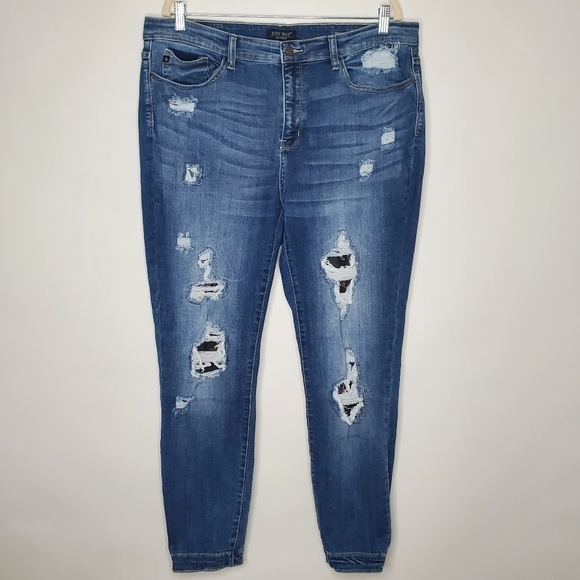 Judy Blue Distressed Patched Jeans Size 2XL Stretch Medium Wash Denim - Picture 1 of 15